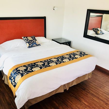 Norwalk Inn & Suites Esterno foto